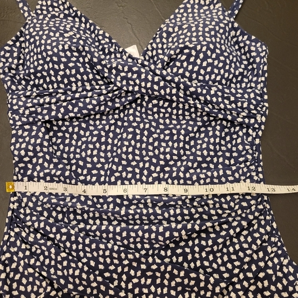 Nip Tuck One Piece Swimsuit With Tummy Control And Adjustable Straps 8 - Picture 8 of 11